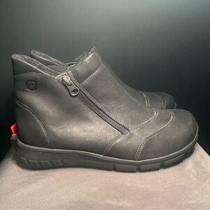 Women's Klaveness Lisa Black Winter Boot with Reversible Studs